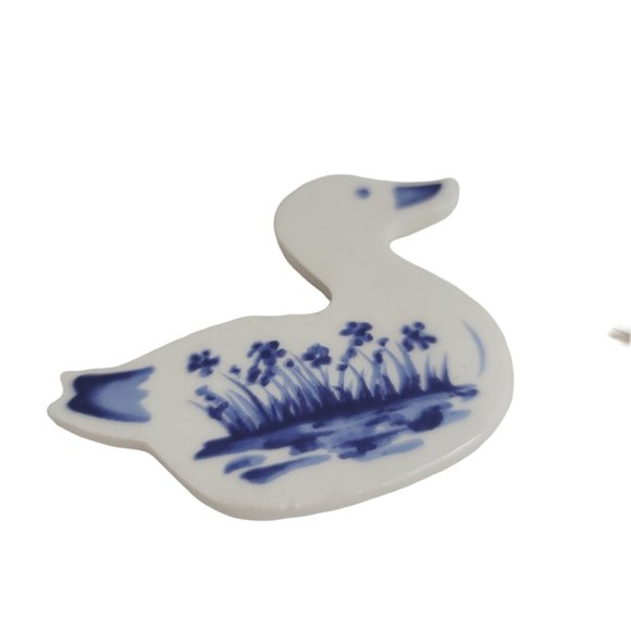 VINTAGE Russ Berrie Delft Style Blue on White Ceramic Folk Art Duck Magnets (2) - Picture 2 of 3